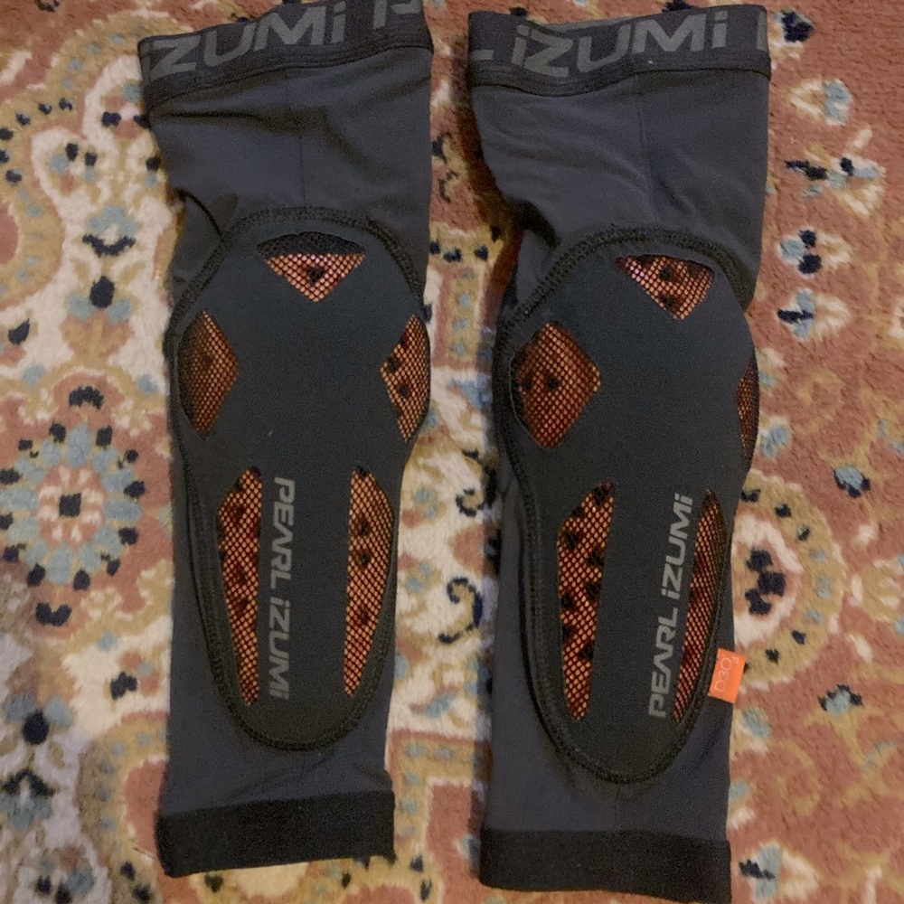 Pearl Izumi Elevate elbow guards black large